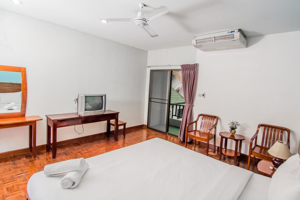 Hotel Sutus Court 4 à Pattaya Extérieur photo