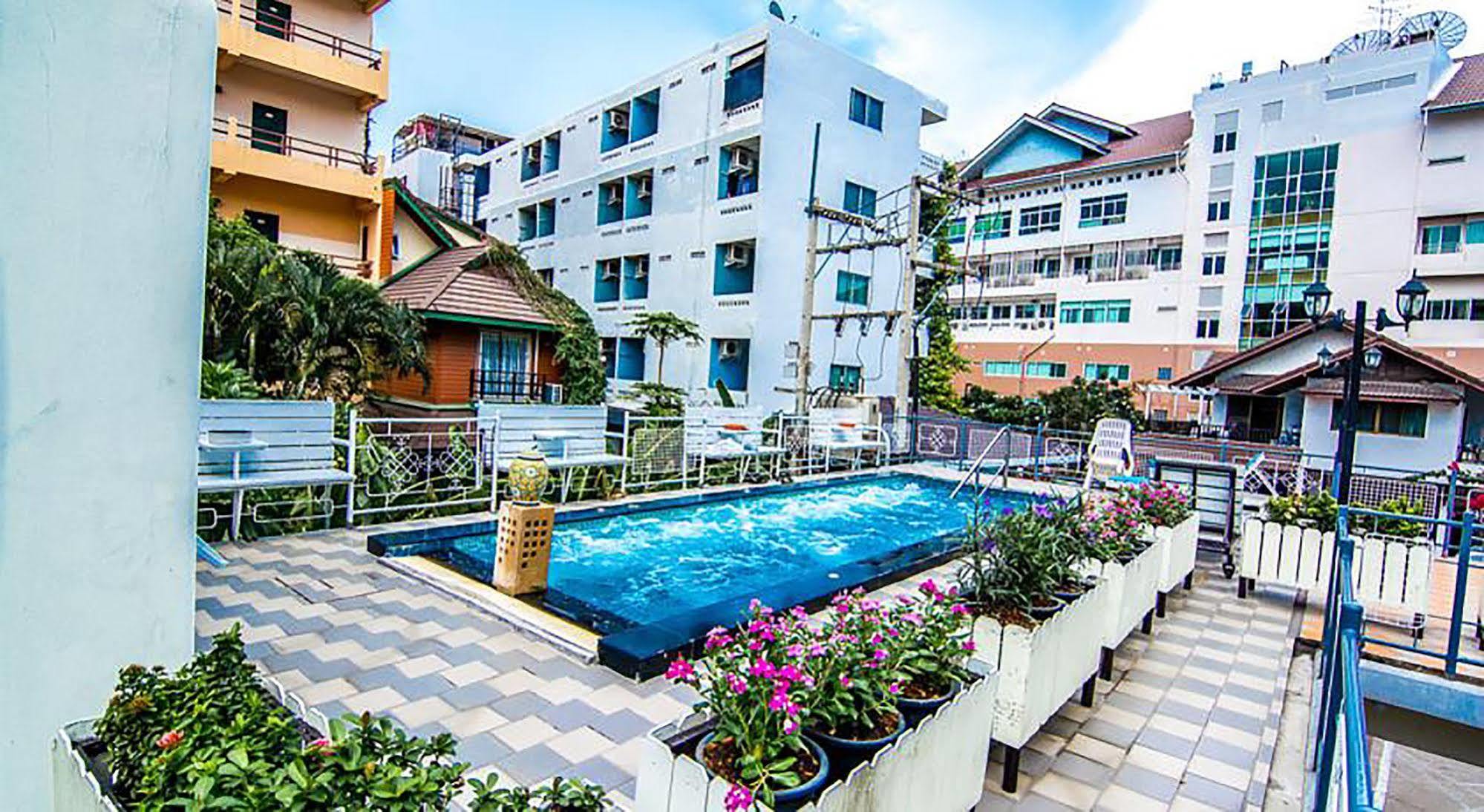 Hotel Sutus Court 4 à Pattaya Extérieur photo