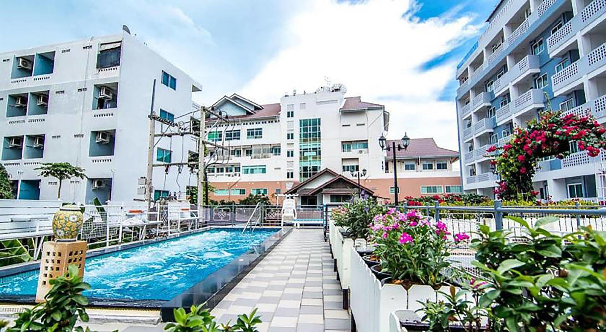 Hotel Sutus Court 4 à Pattaya Extérieur photo