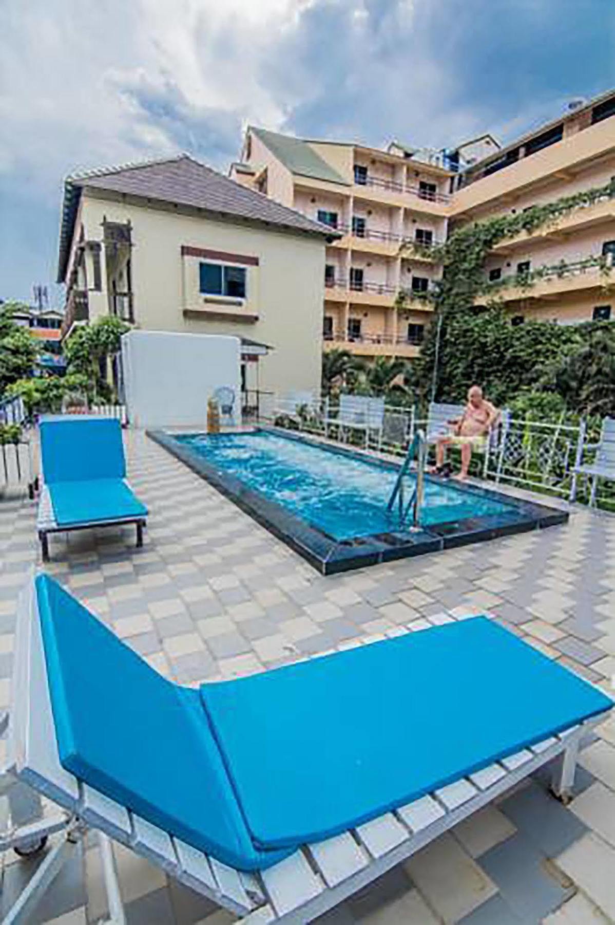 Hotel Sutus Court 4 à Pattaya Extérieur photo