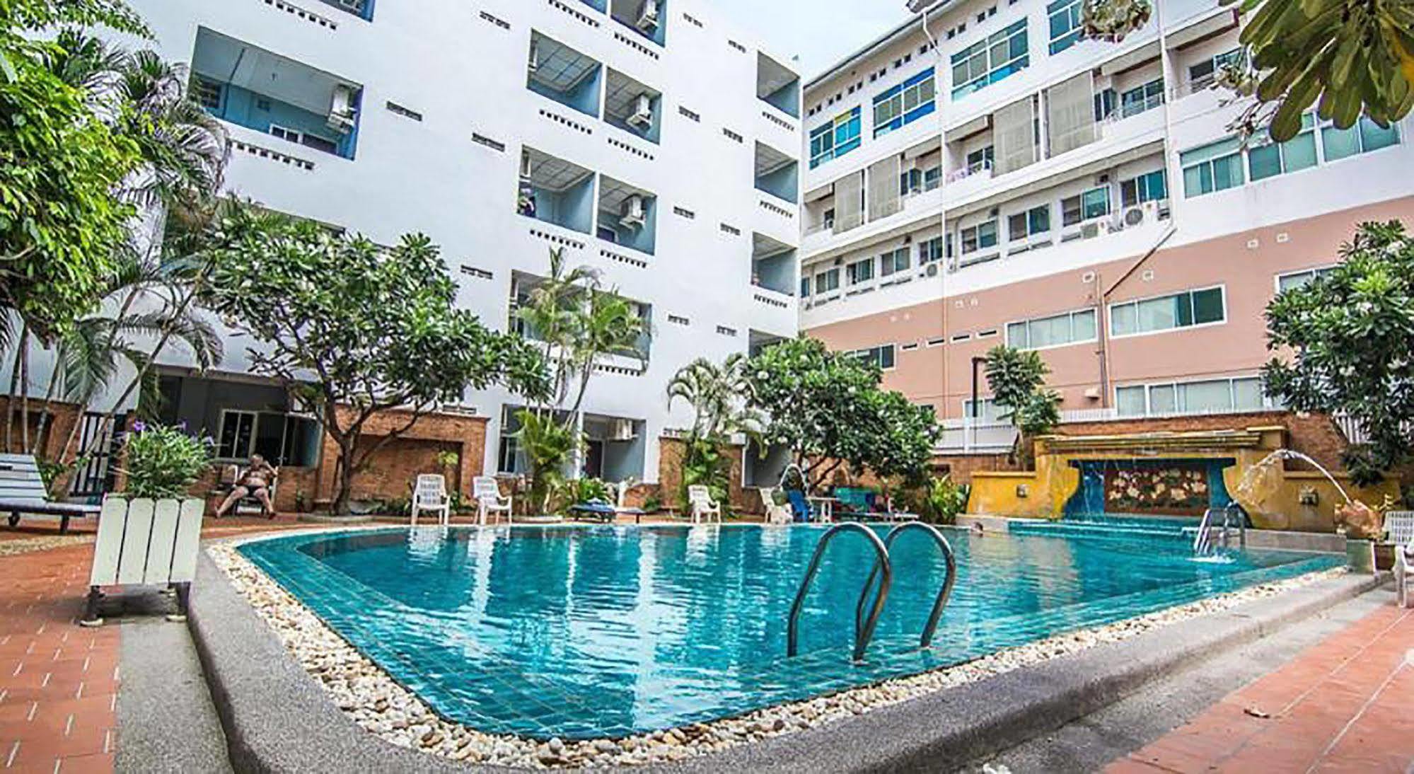 Hotel Sutus Court 4 à Pattaya Extérieur photo