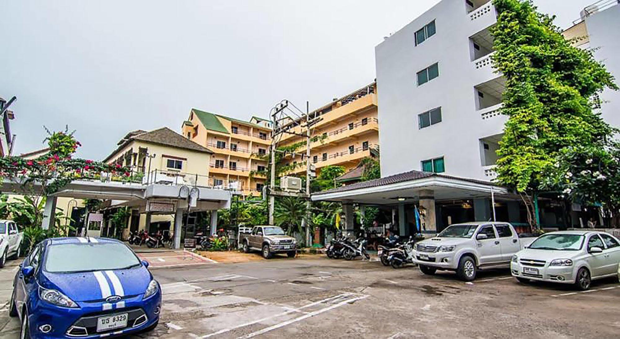 Hotel Sutus Court 4 à Pattaya Extérieur photo