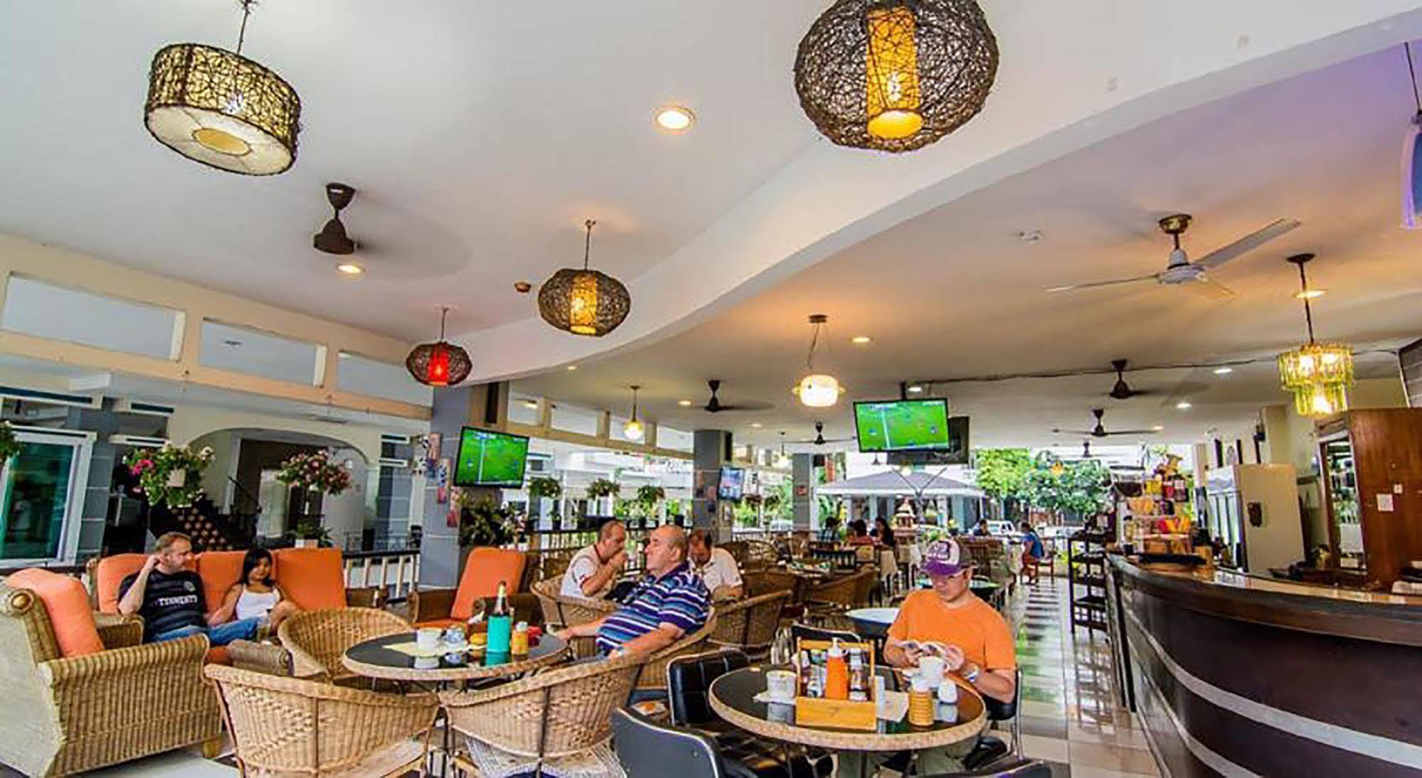 Hotel Sutus Court 4 à Pattaya Extérieur photo