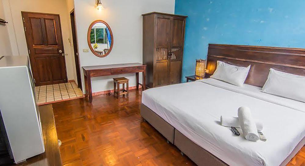Hotel Sutus Court 4 à Pattaya Extérieur photo