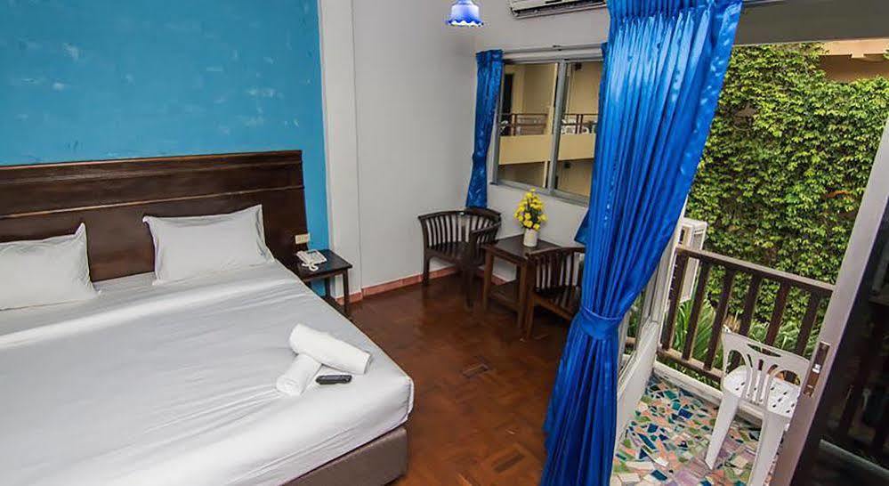 Hotel Sutus Court 4 à Pattaya Extérieur photo